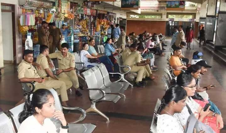 KSRTC-employees-protest