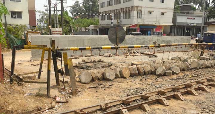 Mahakalipadpu-Railway cross