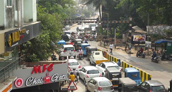 Pandeshwara-Railway-Gate