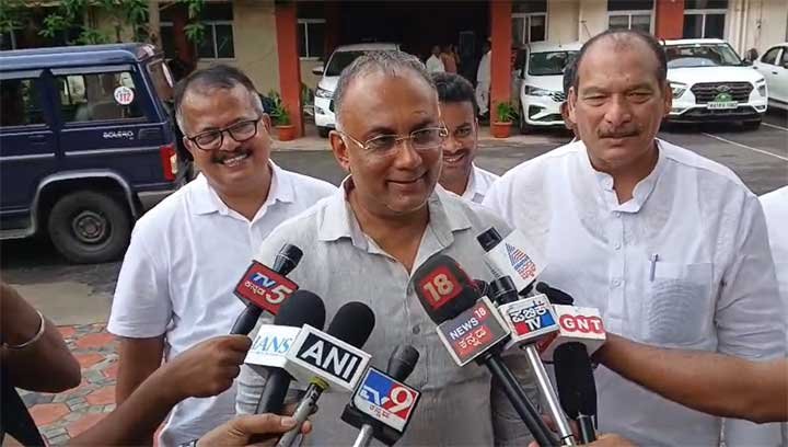 Minister-Dinesh-GunduRao