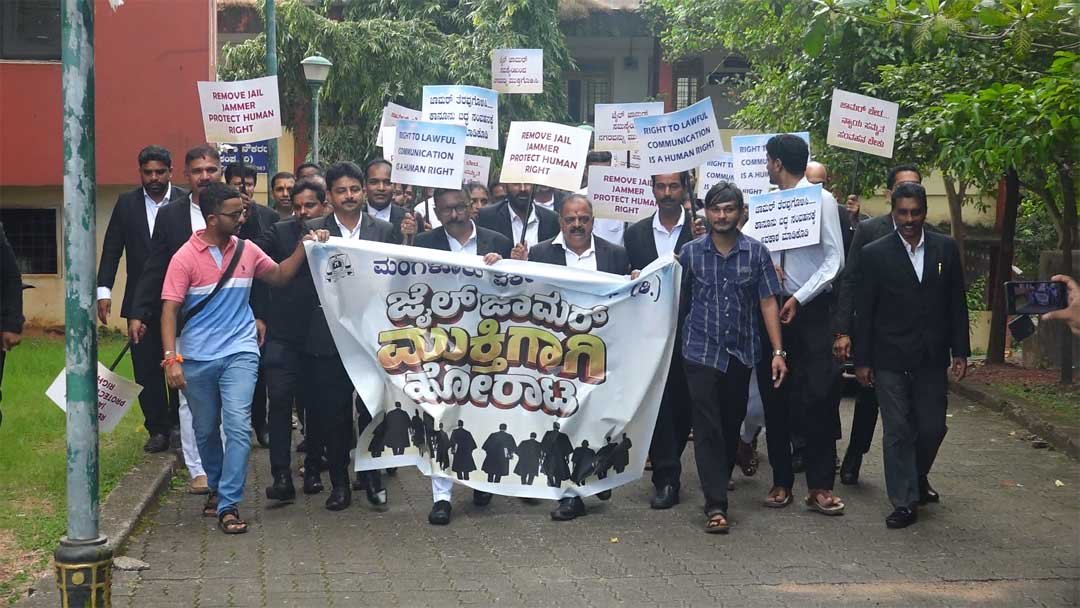 lawyers-protest